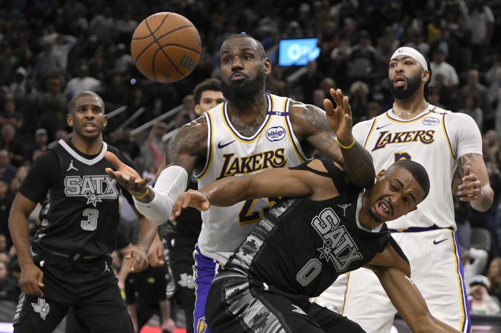 捧起冠军奖 捧起冠军奖