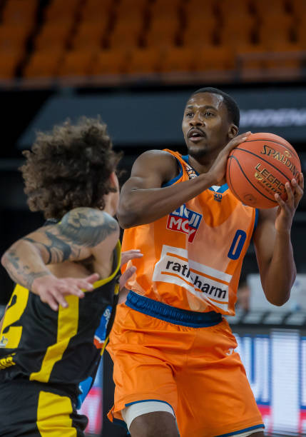 时刻挺身而 时刻挺身而